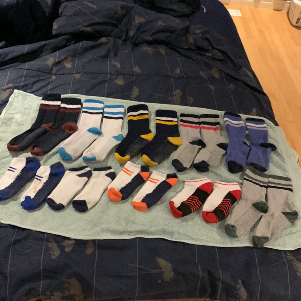 🆓 with $30 purch-10 socks- 6 pairs of long + 4 ankle socks - size Youth 3-6